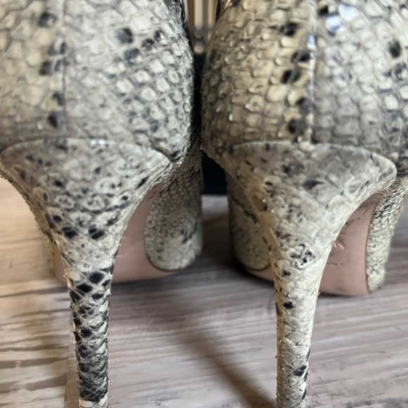 Donald J. Pliner Snake Print Pump With Silver - Picture 4 of 9